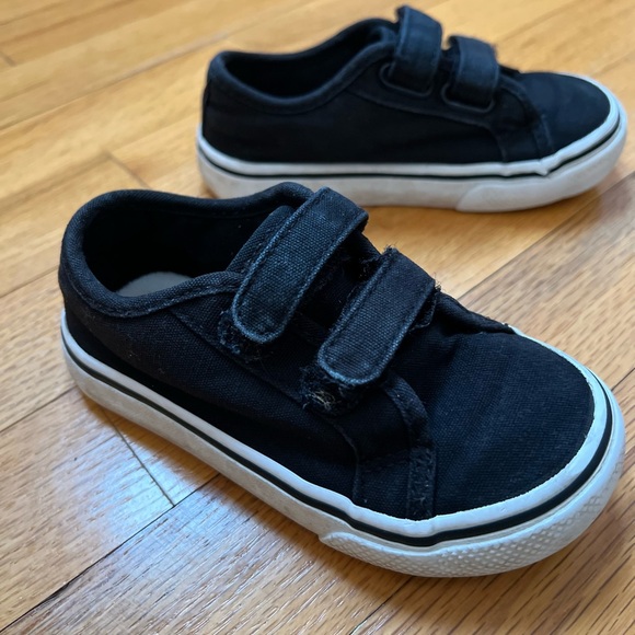 Toddler Girl Canvas Skate Sneakers size 8 - Picture 1 of 6